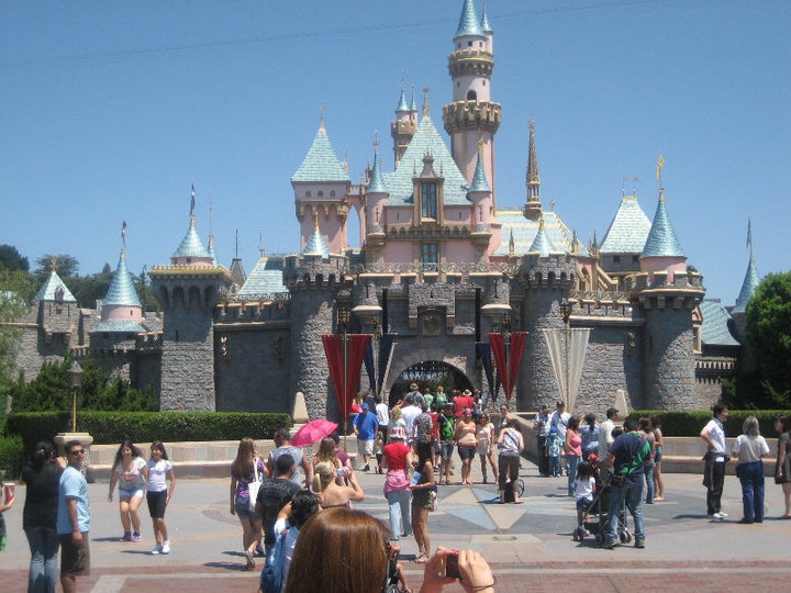 Using the Disneyland App for a School Trip