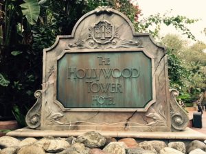 rm-hollywood-tower-hotel-sign