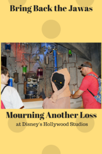 Jawa ordering a drink at Mos Eisley at Disney's Hollywood Studios