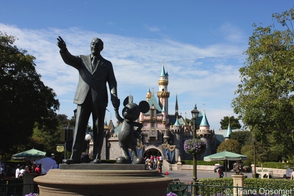 An Official Review of the Unofficial Guide to Disneyland 2018- Plus a Giveaway!