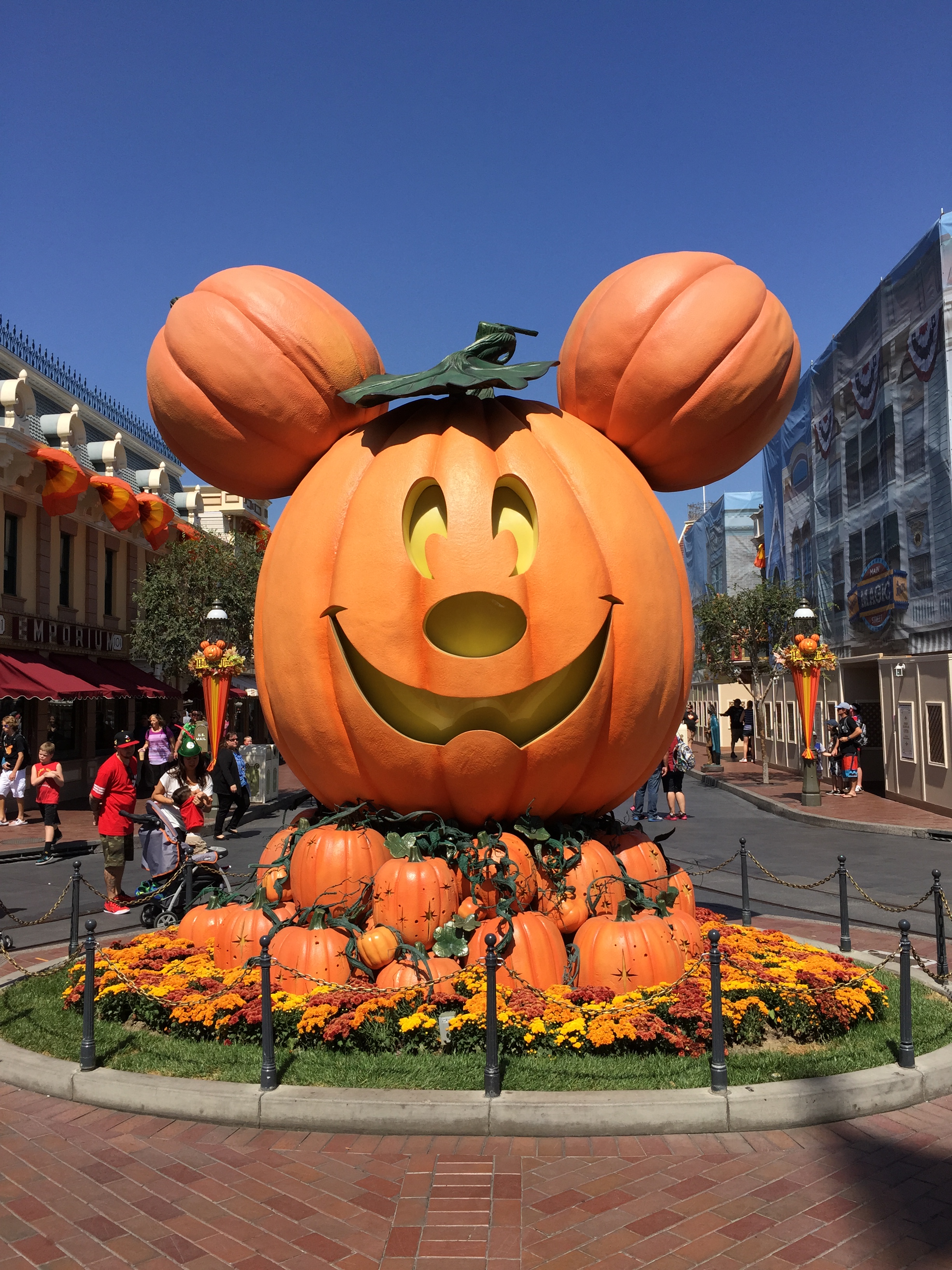 5 Tips on How to Best Enjoy the Halloween Season at Disneyland