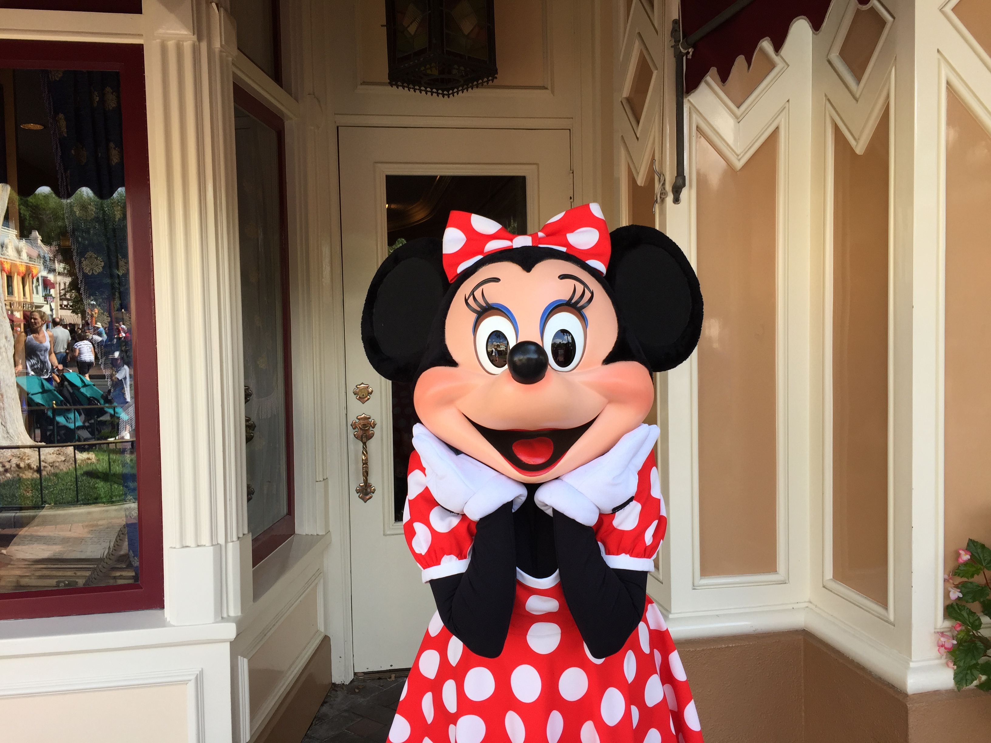 Dining Review of Character Breakfast with Minnie and Friends at the Plaza Inn at Disneyland