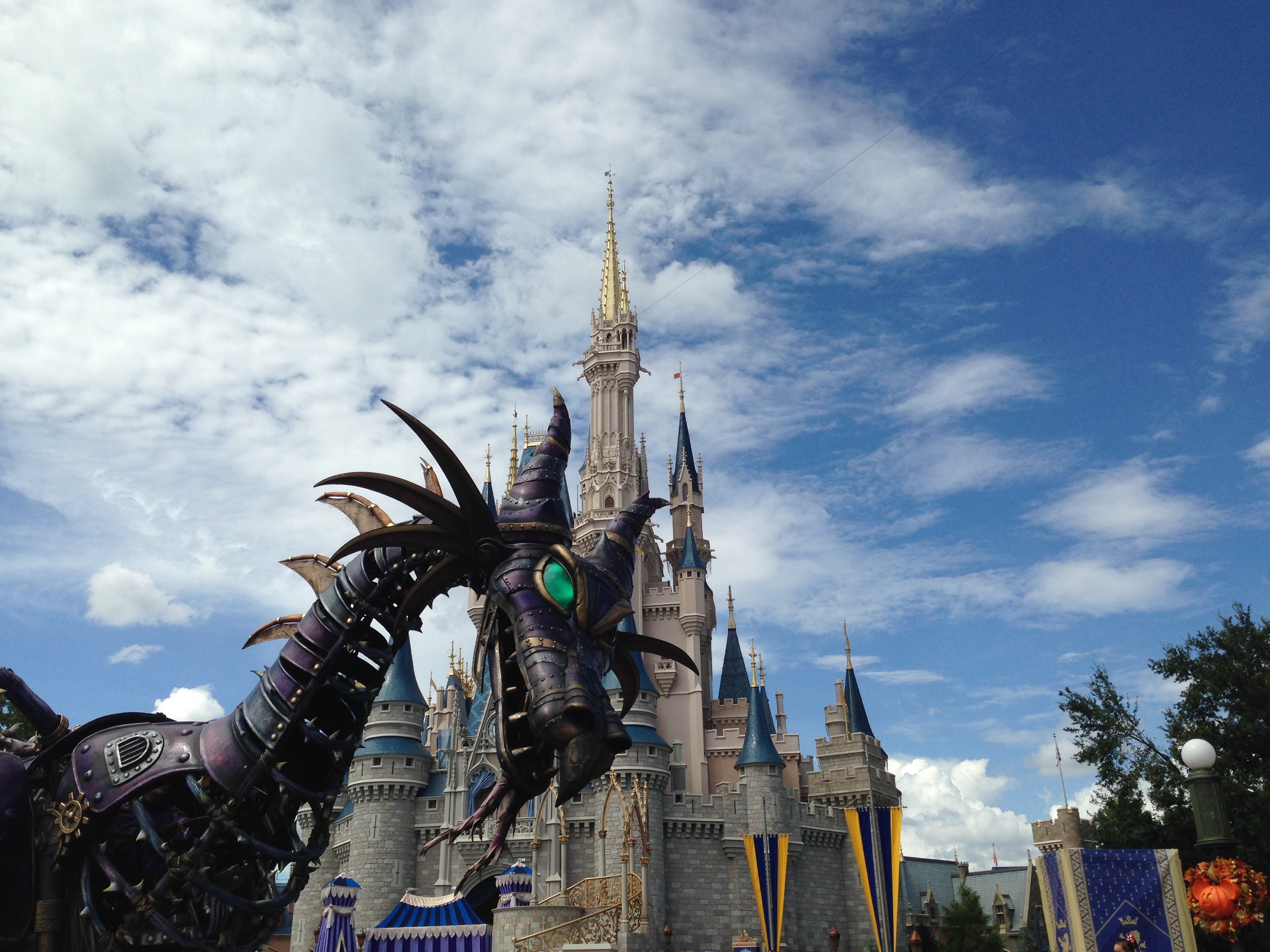 Using Fastpasses For Disney Parades And Shows at Walt Disney World or Disneyland