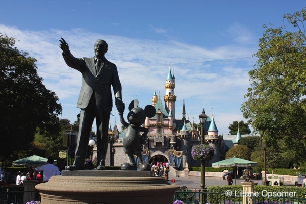 The Unofficial Guide to Disneyland 2020 – Review and Giveaway